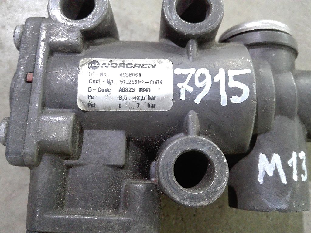 клапан системы egr D2066 б/у - 3